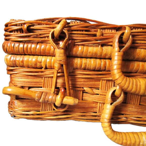 Vintage Wicker Picnic Basket with Handles Rattan Hamper Rustic Farmhouse - Picture 9 of 10